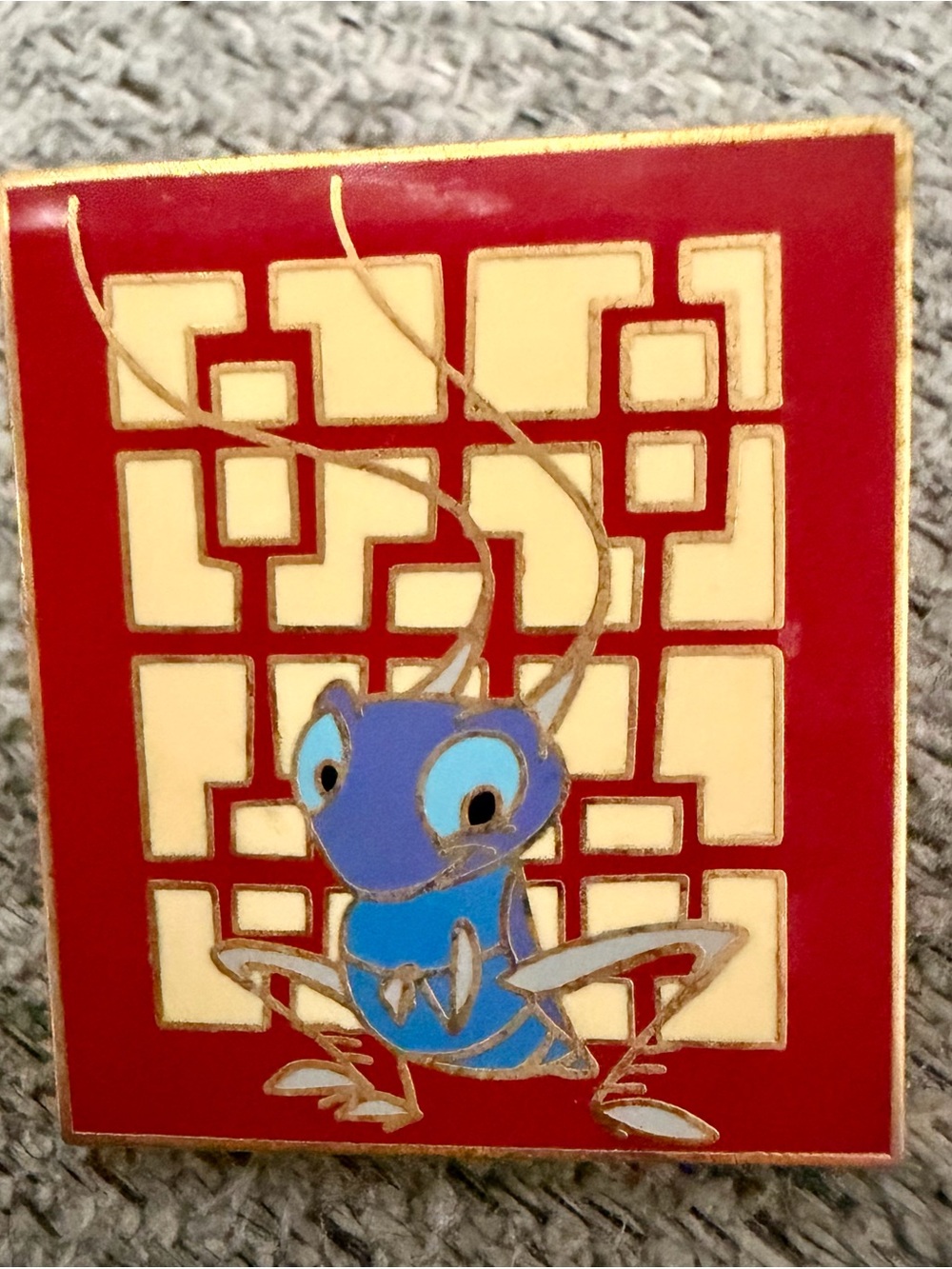 RARE RETIRED DISNEY WDW CRI-KEE FROM MULAN SQUARE PIN!